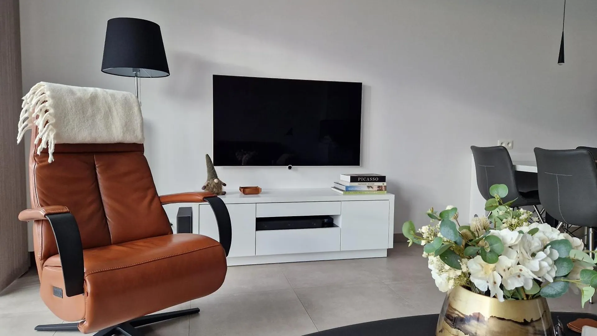 Modern Luxury 1-Bedroom Apartment Close To The Beach And The Sea T21 Oostende 0*,  Belgien